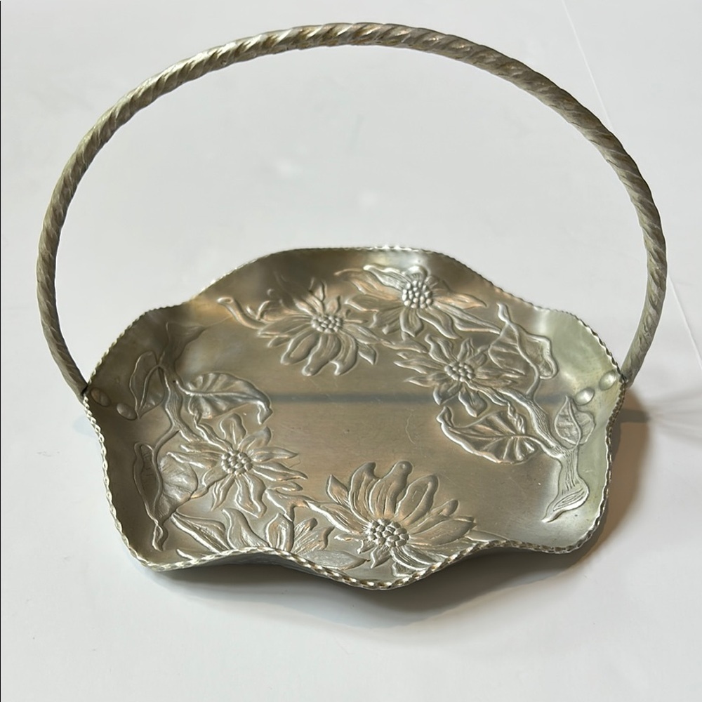 Vintage Hammercraft Canada Hammered Aluminum Floral Basket